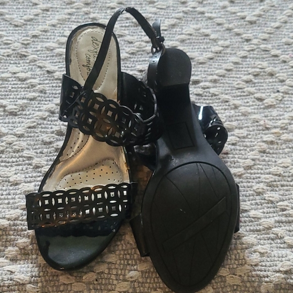 Black fancy sandals sz 7 1/2 - Picture 3 of 3